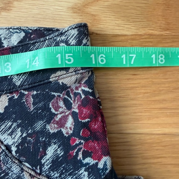 HUE Floral Print Capris - Red and Blue - Picture 8 of 9